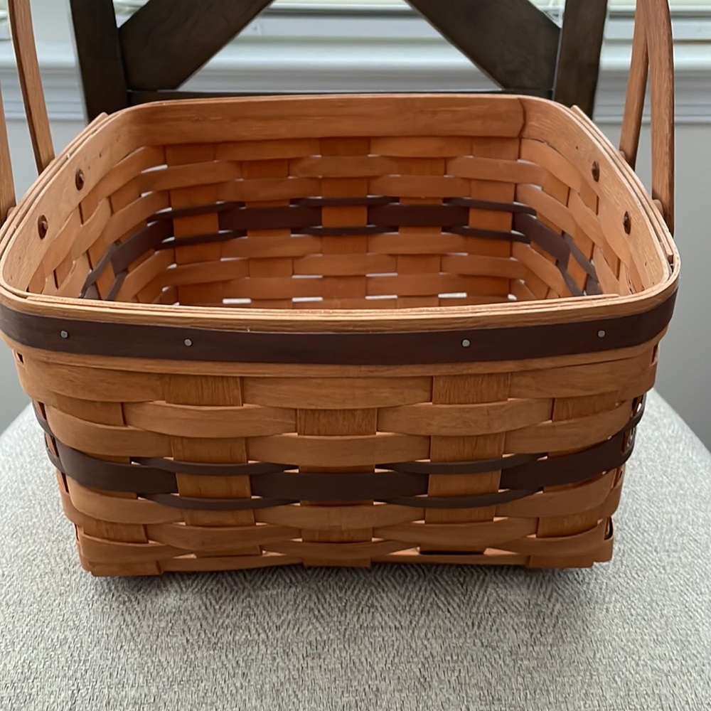 Henn Basket no cracks or splits. - Picture 2 of 11